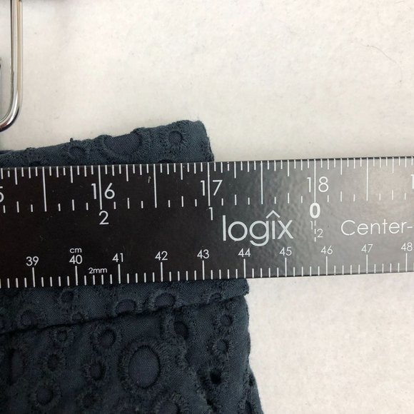 Kenar Women's Size 10 Navy Blue Eyelet Embroidered Zip Fly Casual Shorts - Picture 4 of 10